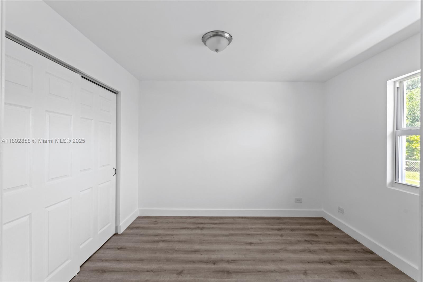 HOLLYWOOD LITTLE RANCHES - Residential Income