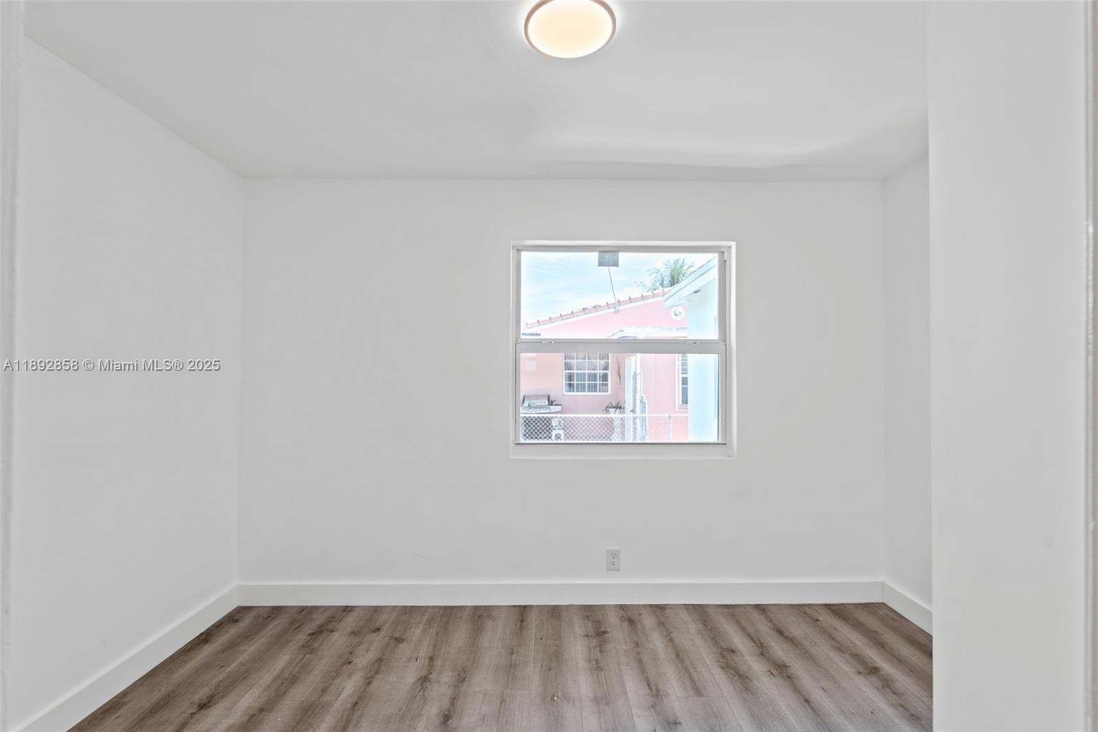 HOLLYWOOD LITTLE RANCHES - Residential Income