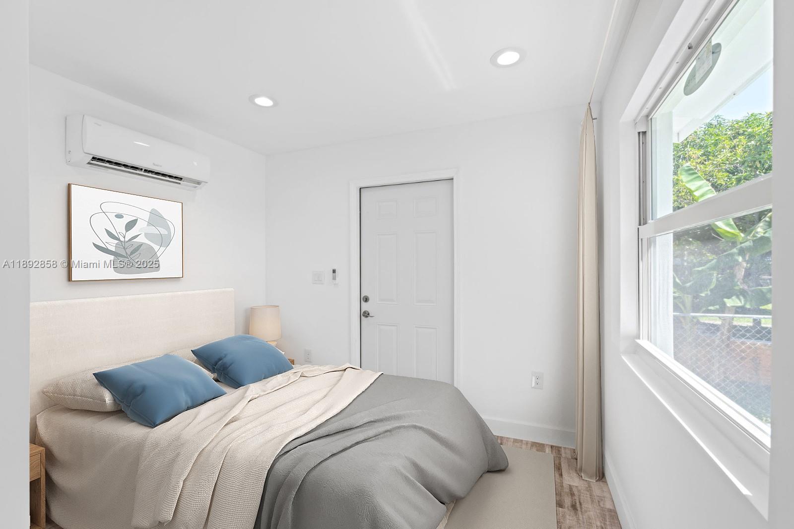 HOLLYWOOD LITTLE RANCHES - Residential Income