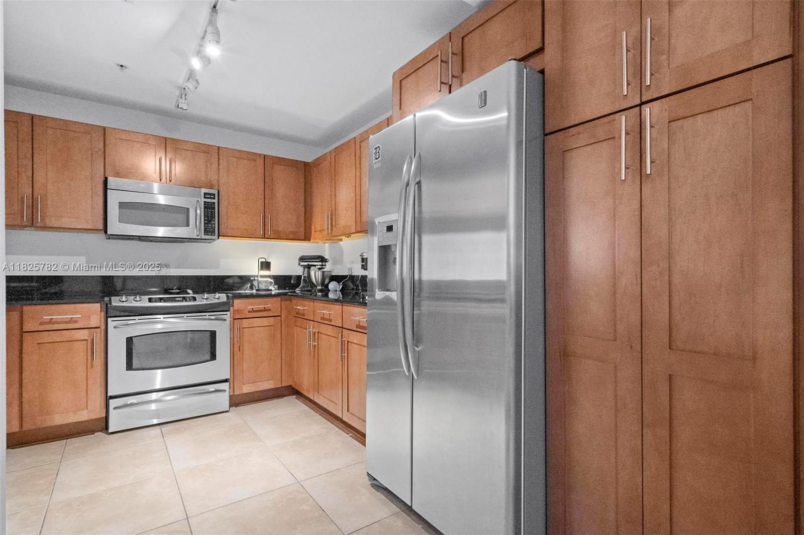 COLONNADE AT DADELAND SE - Residential