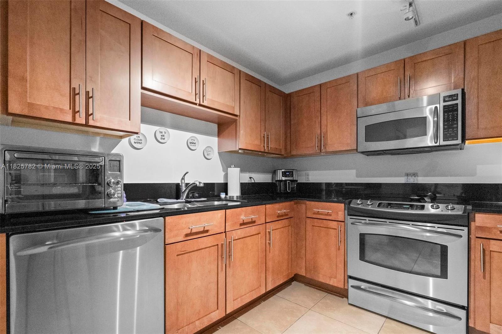 COLONNADE AT DADELAND SE - Residential