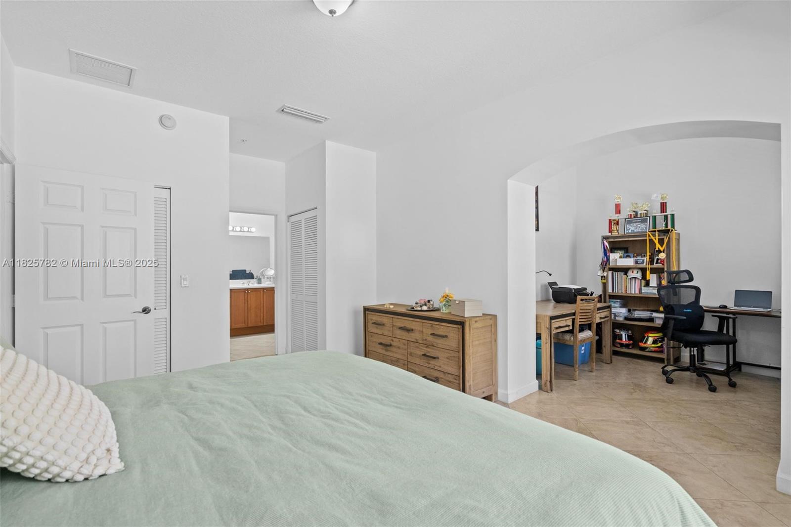 COLONNADE AT DADELAND SE - Residential