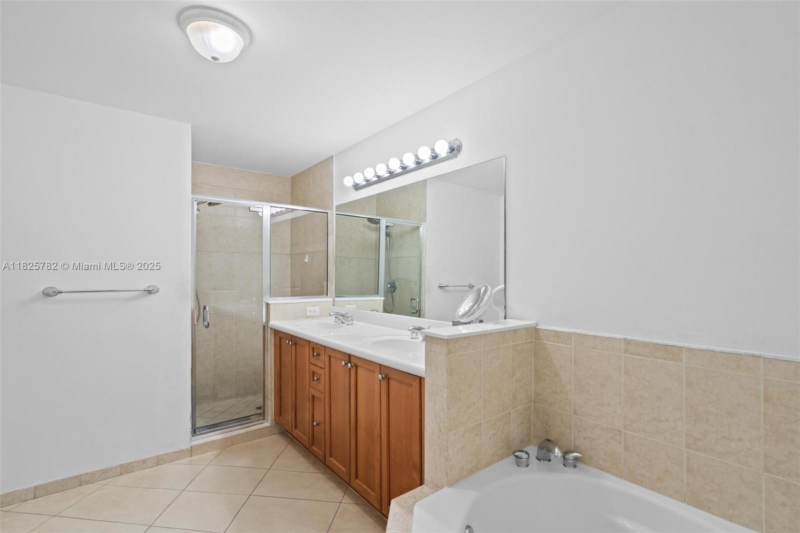 COLONNADE AT DADELAND SE - Residential