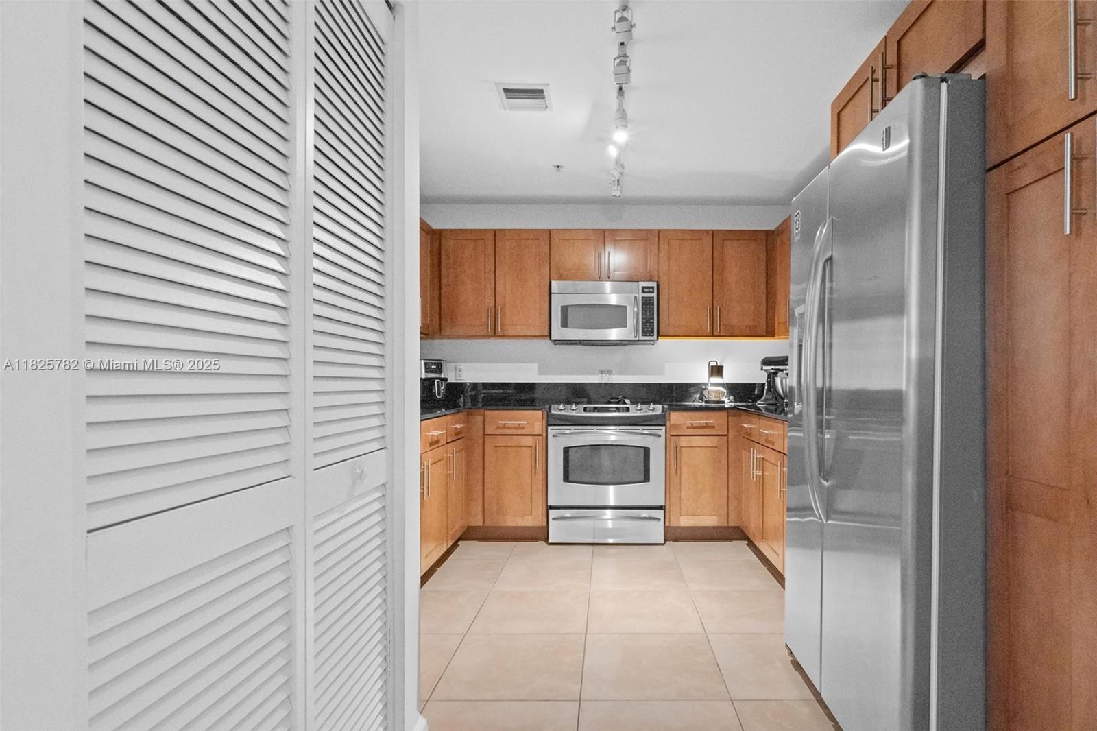 COLONNADE AT DADELAND SE - Residential