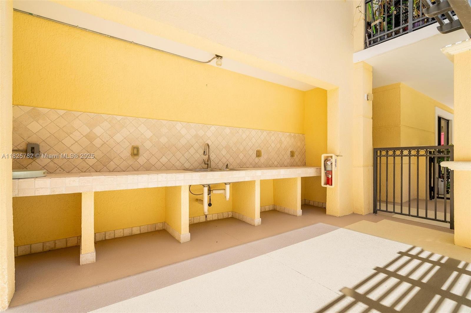 COLONNADE AT DADELAND SE - Residential