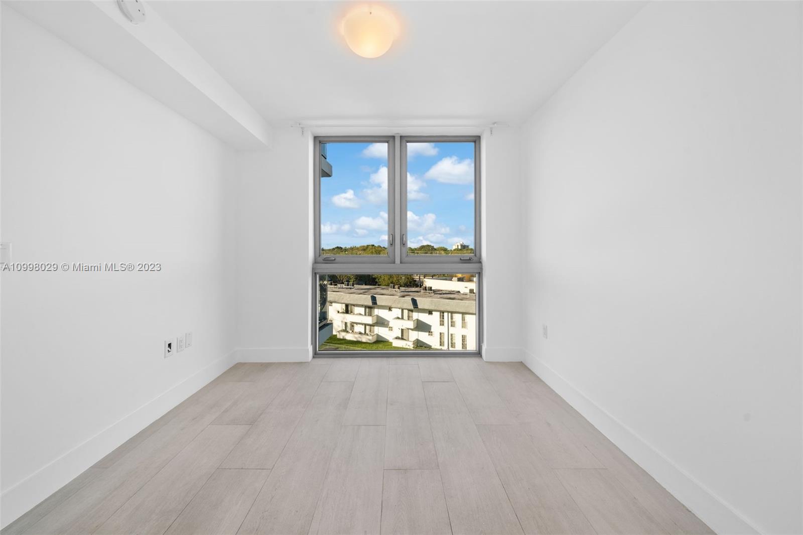 THE HIGHLANDS CONDO - Residential