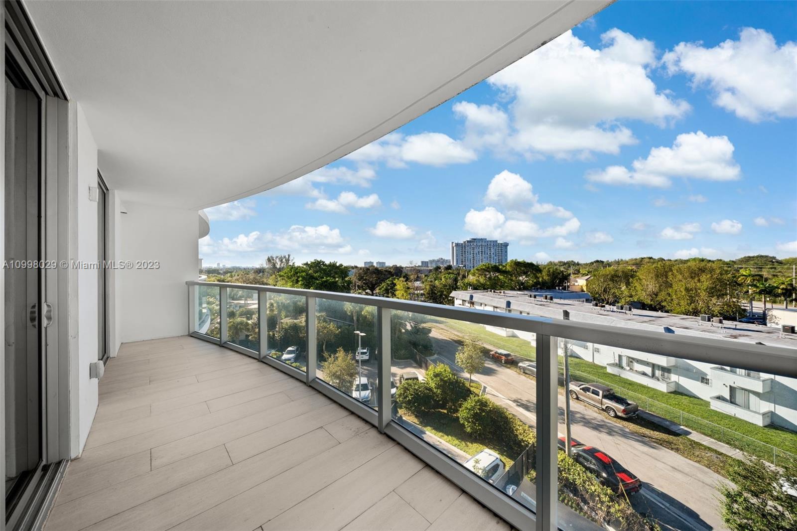 THE HIGHLANDS CONDO - Residential