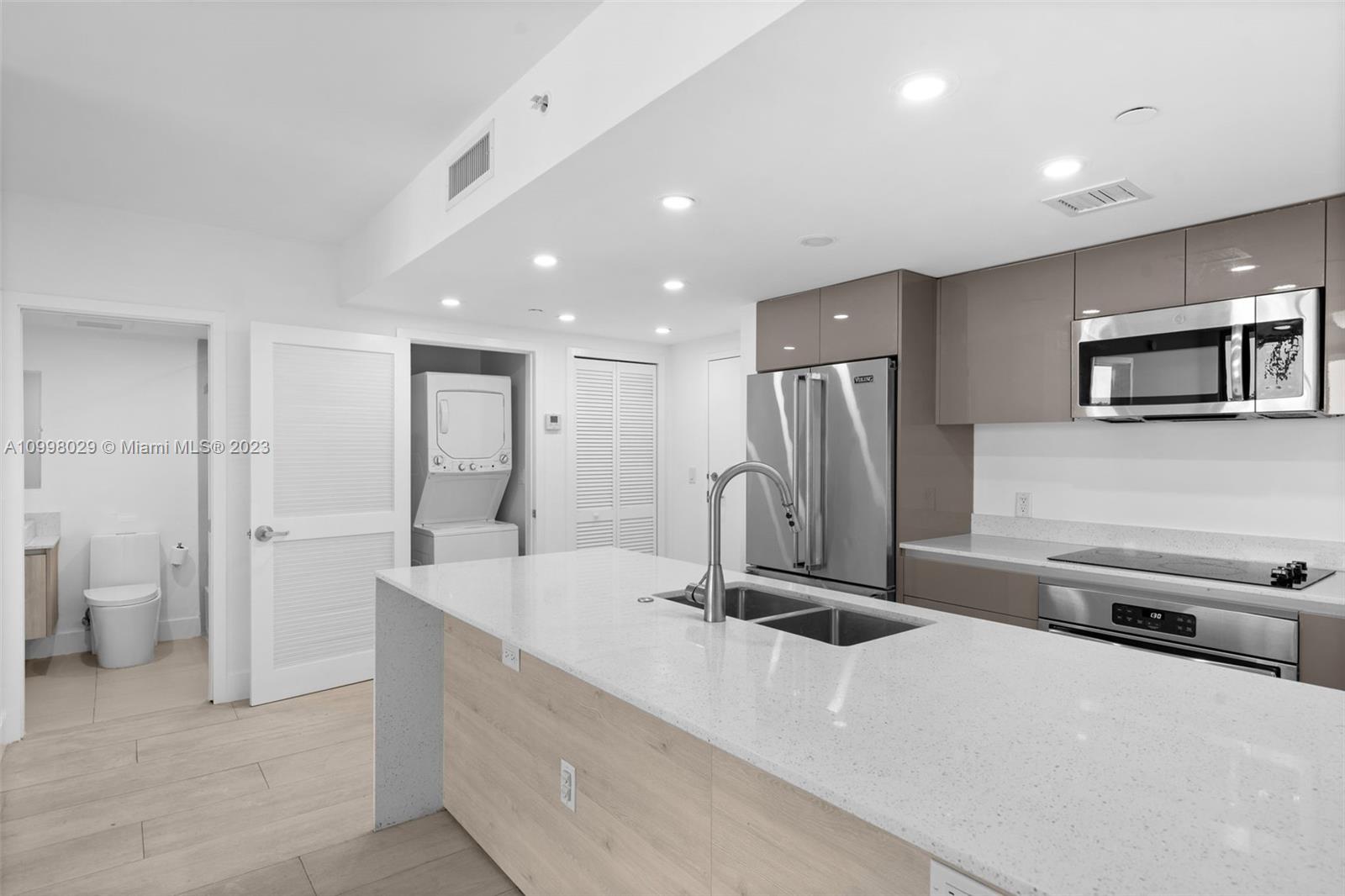 THE HIGHLANDS CONDO - Residential