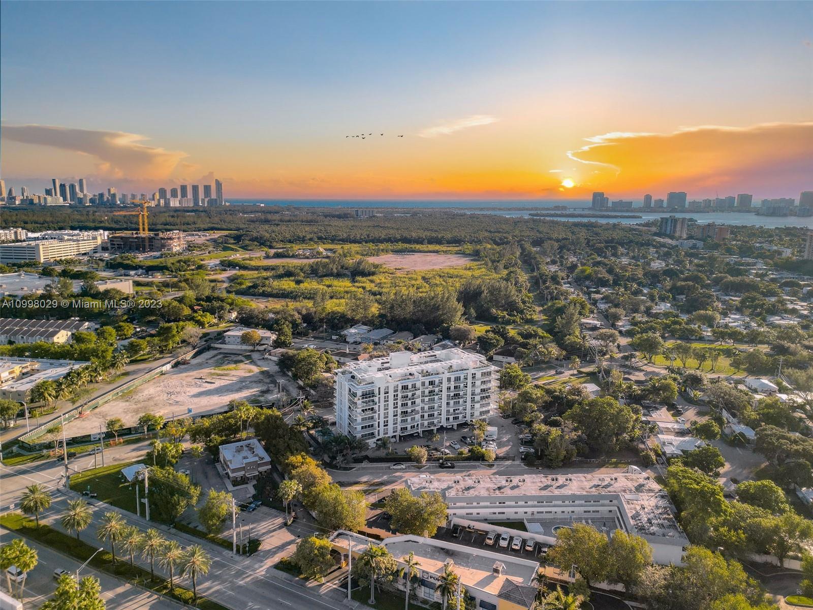 Located in a boutique building with only 60 residences with great amenities. designed by renowned architectural firm Carlos Ott and Frankel Benayoun. 2 bed 2 bath, 1178 sq ft fully equipped with all the finishes at time of move-in, neutral flooring, open floor-plan, washer and dryer on unit.
tenant occupied for $2500 until January 2025