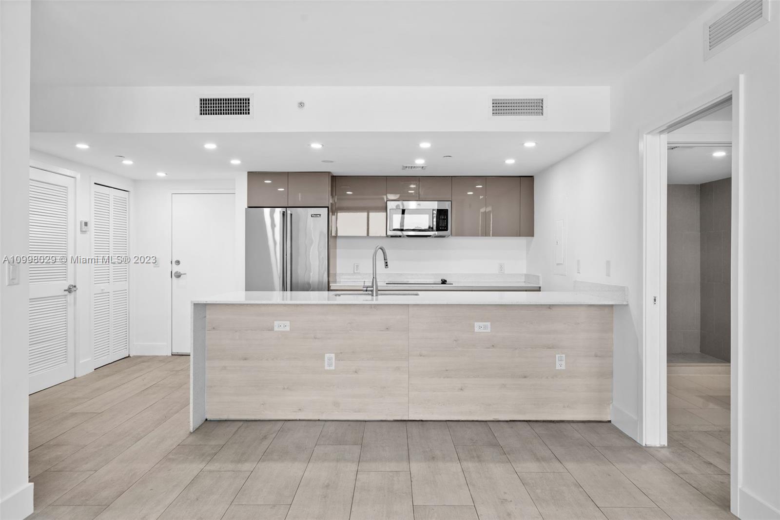 THE HIGHLANDS CONDO - Residential