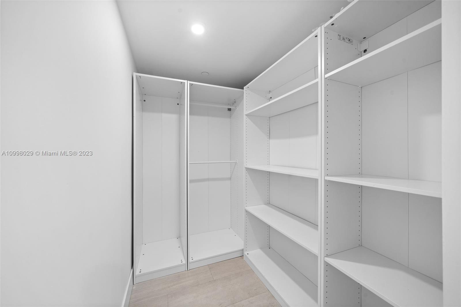 THE HIGHLANDS CONDO - Residential