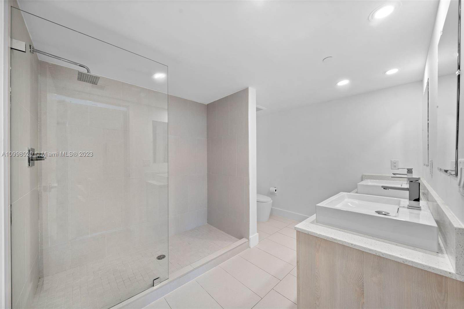 THE HIGHLANDS CONDO - Residential