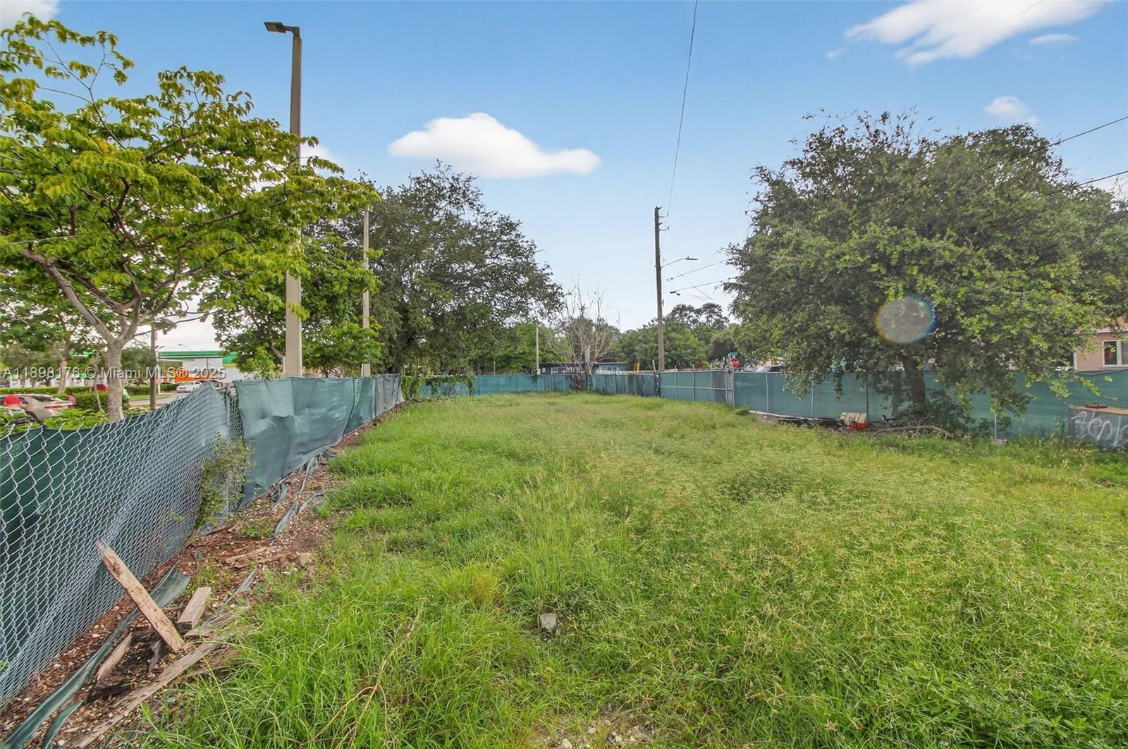 5434 NE Miami Ct