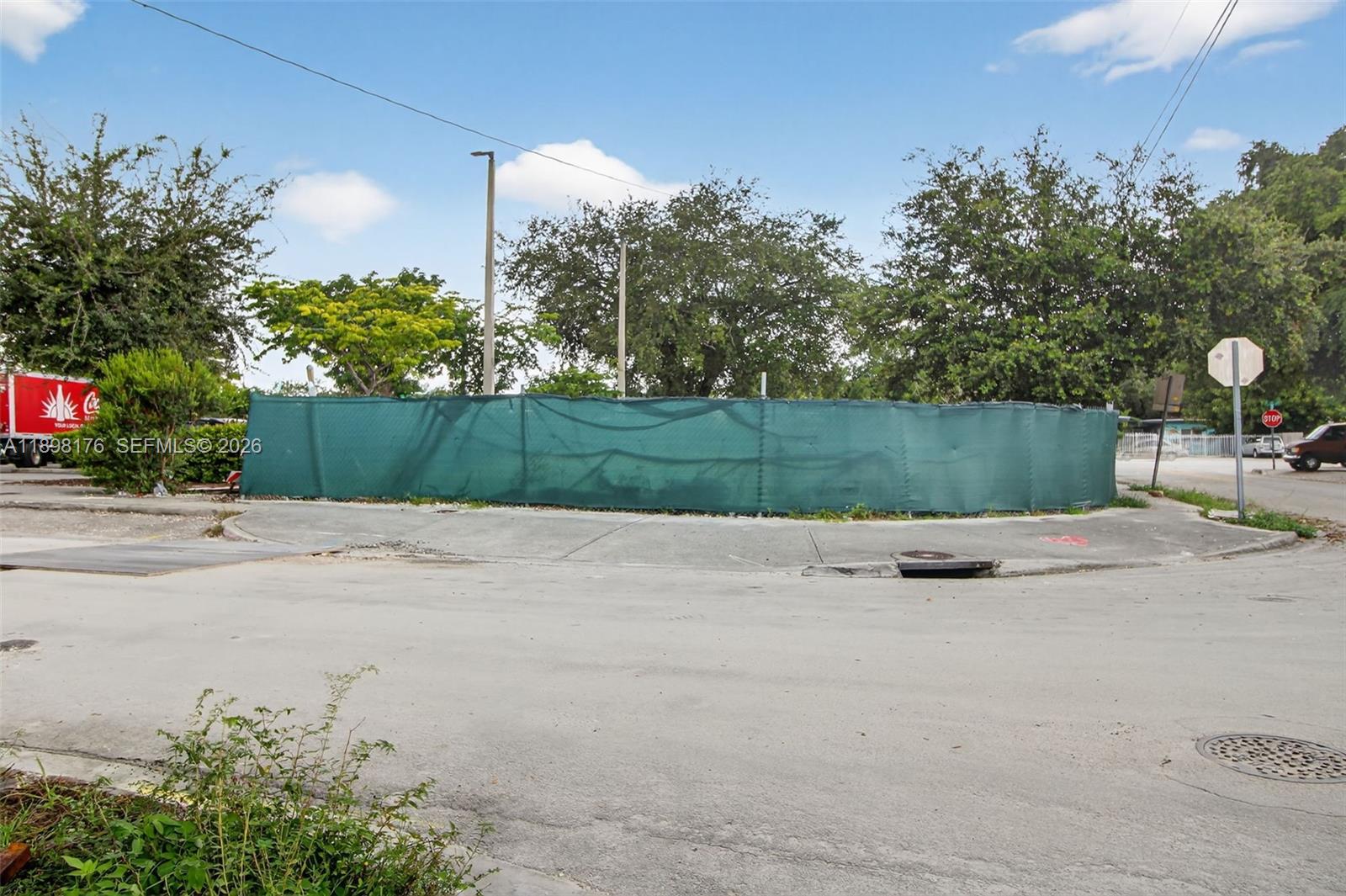 COMMERCIAL CENTER - Land