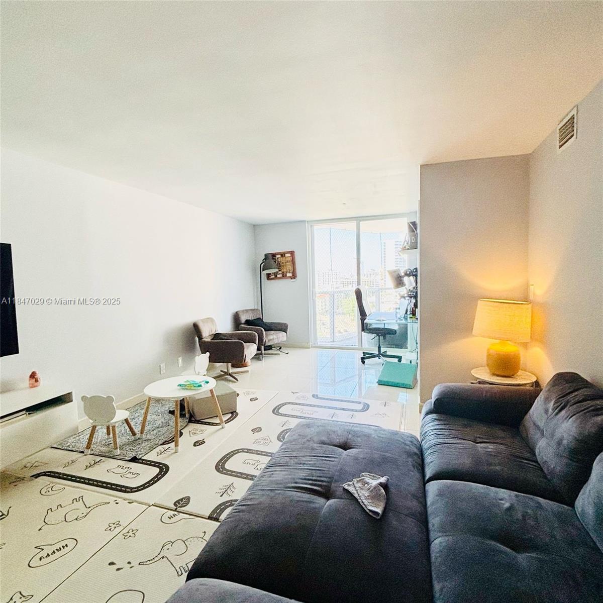 2401 Collins Ave 1209
