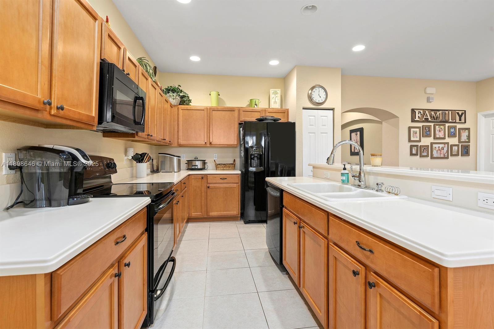 RIVER GLEN CONDOMINIUM - Residential Lease