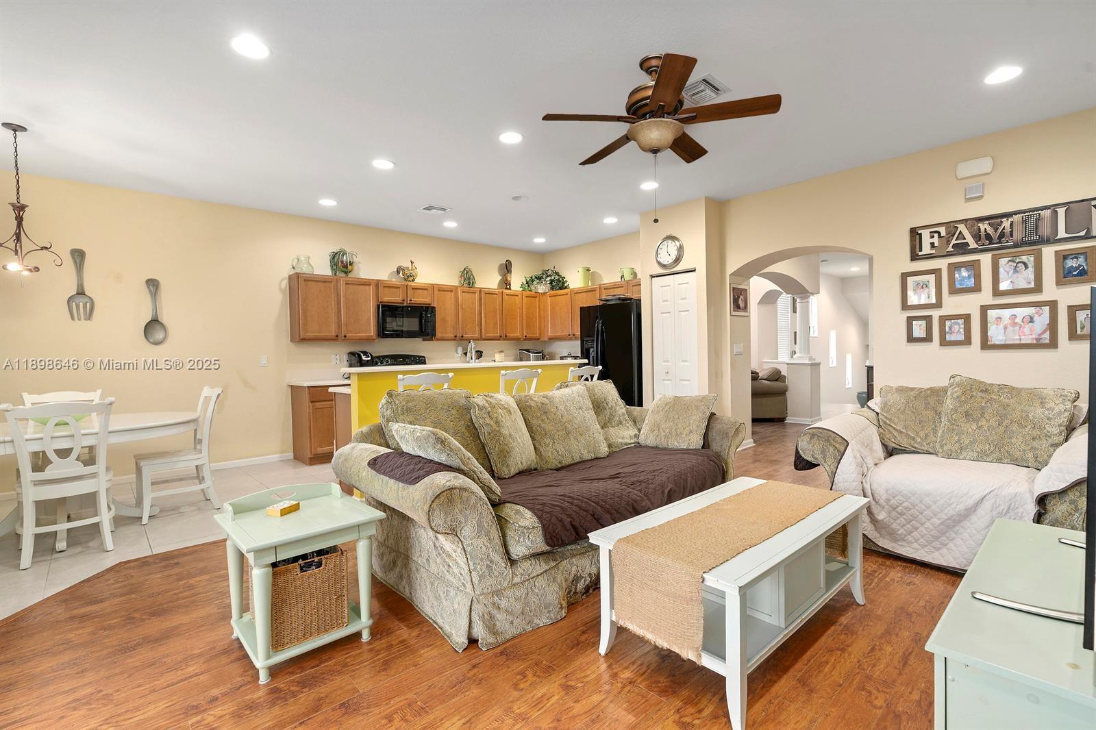 RIVER GLEN CONDOMINIUM - Residential Lease