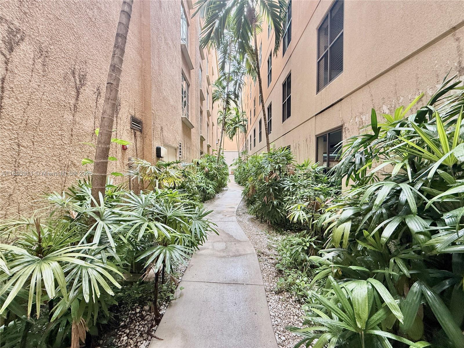 ALAQUA CONDO - Residential