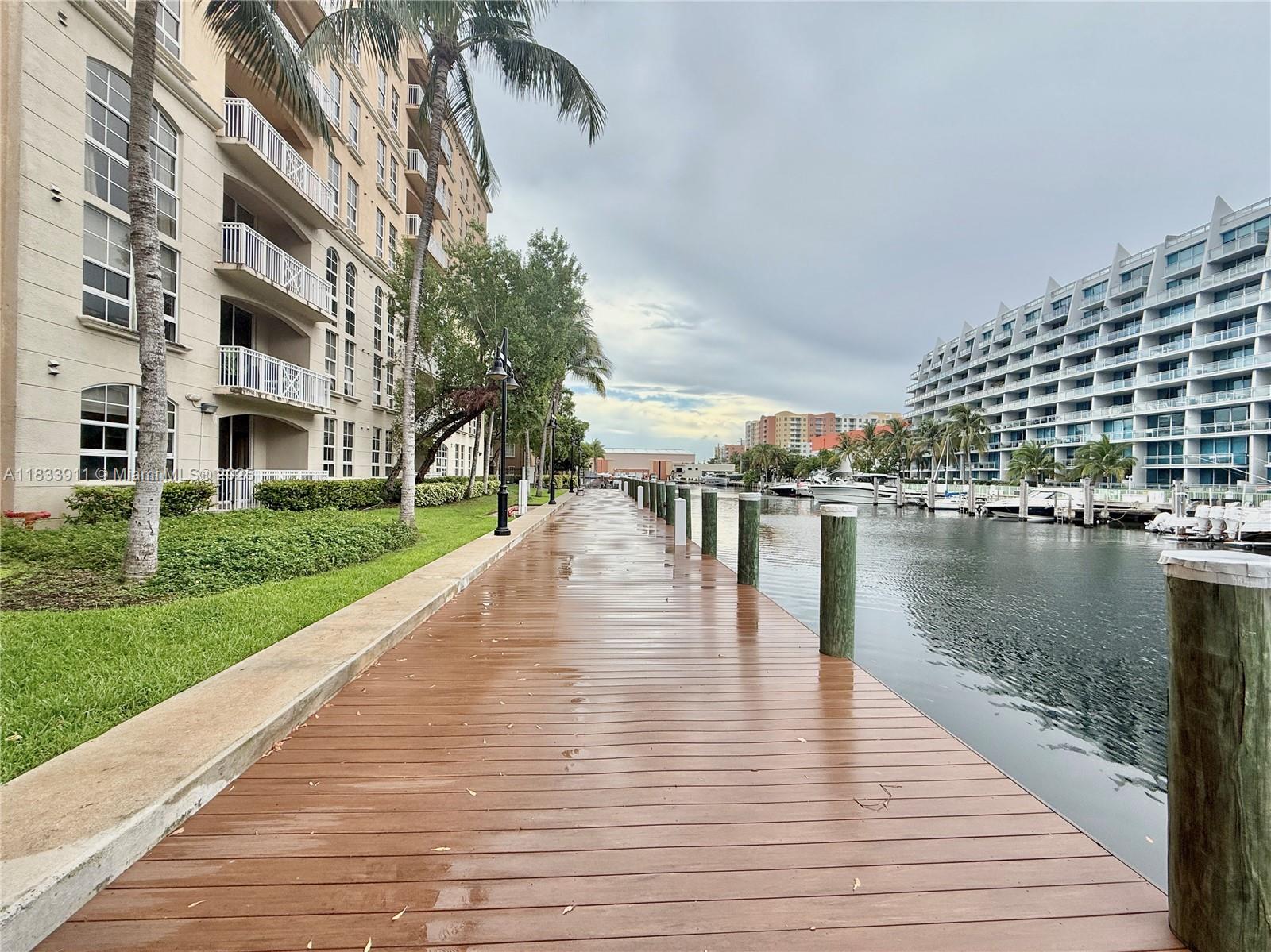 ALAQUA CONDO - Residential