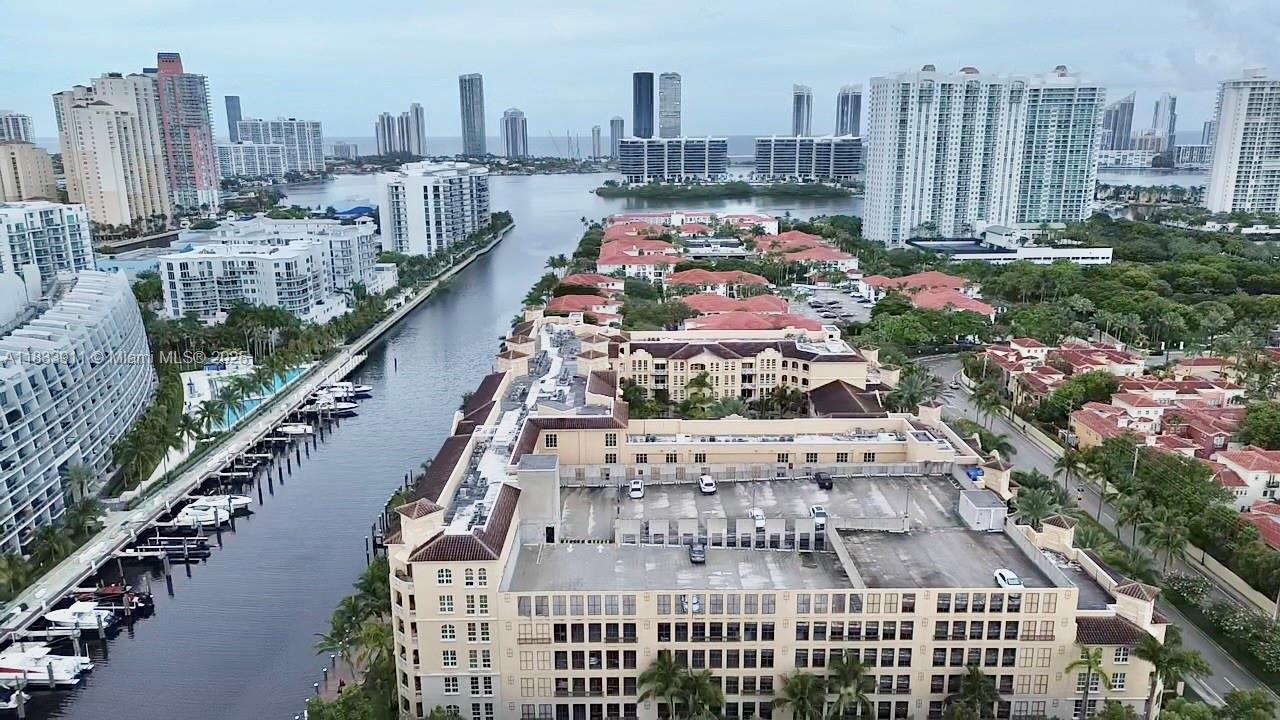 ALAQUA CONDO - Residential