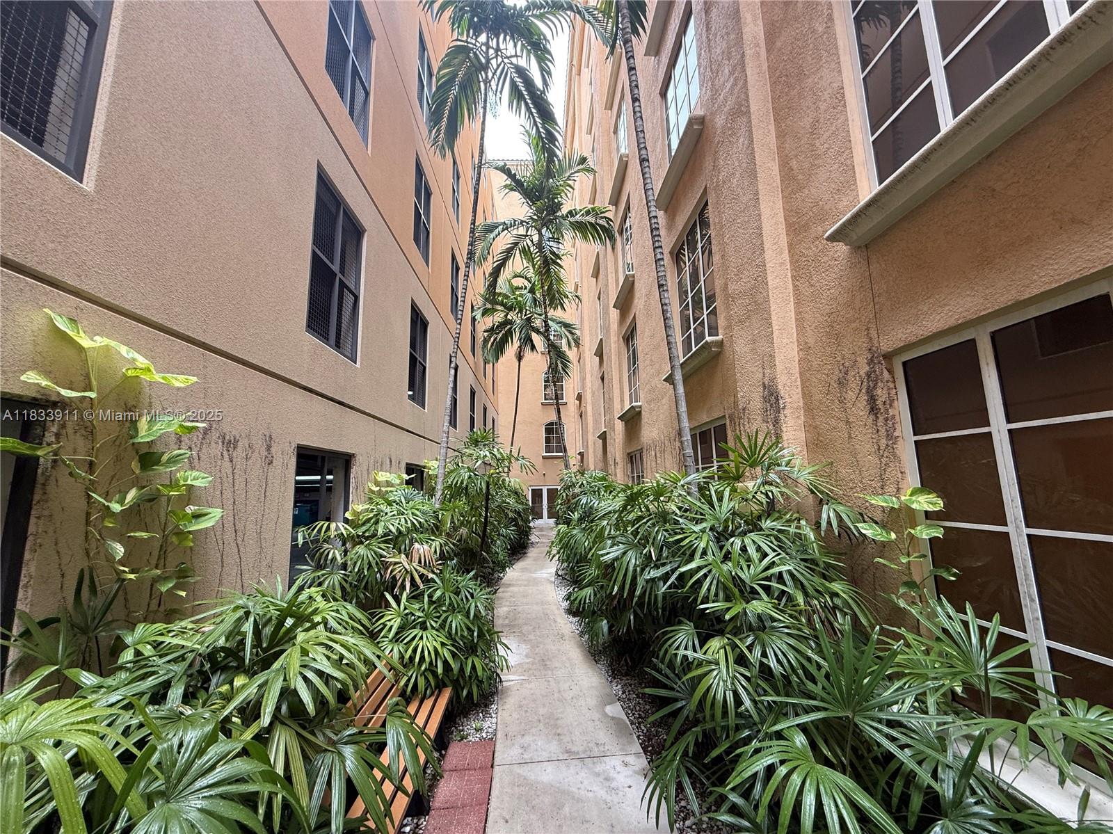 ALAQUA CONDO - Residential