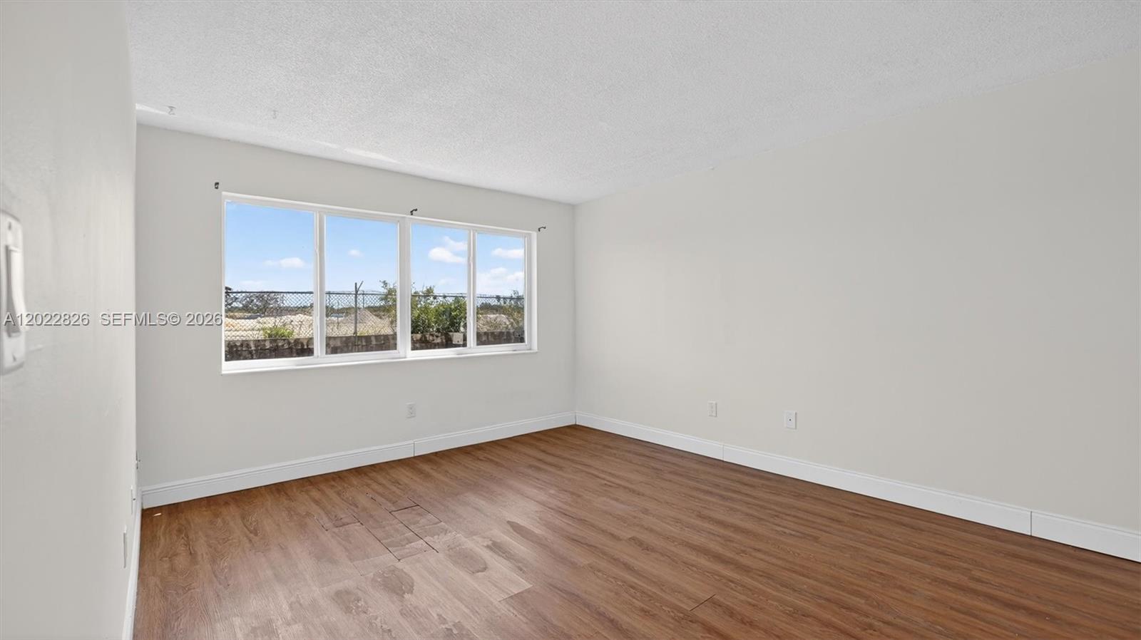 NARANJA LAKES CONDO NO 5 - Residential