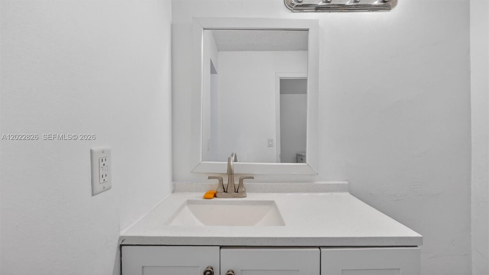 NARANJA LAKES CONDO NO 5 - Residential
