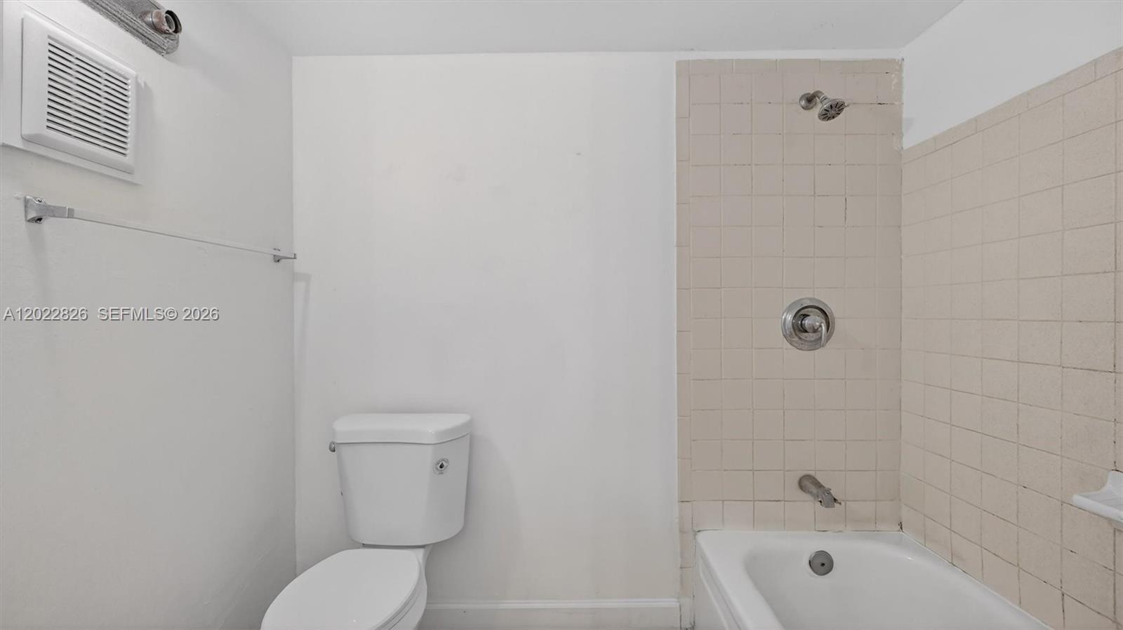 NARANJA LAKES CONDO NO 5 - Residential