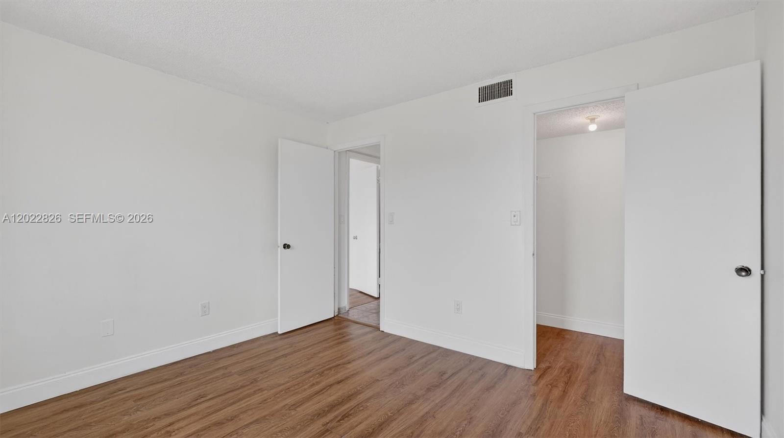 NARANJA LAKES CONDO NO 5 - Residential