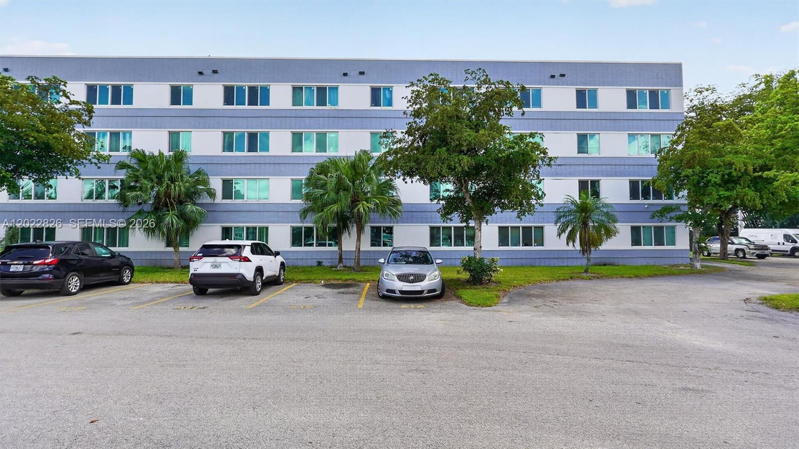 NARANJA LAKES CONDO NO 5 - Residential