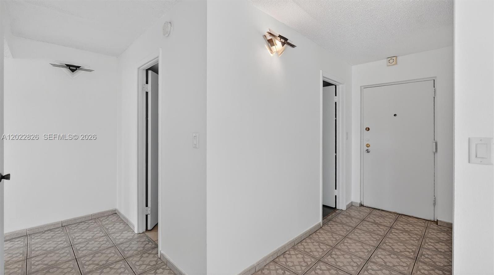 NARANJA LAKES CONDO NO 5 - Residential