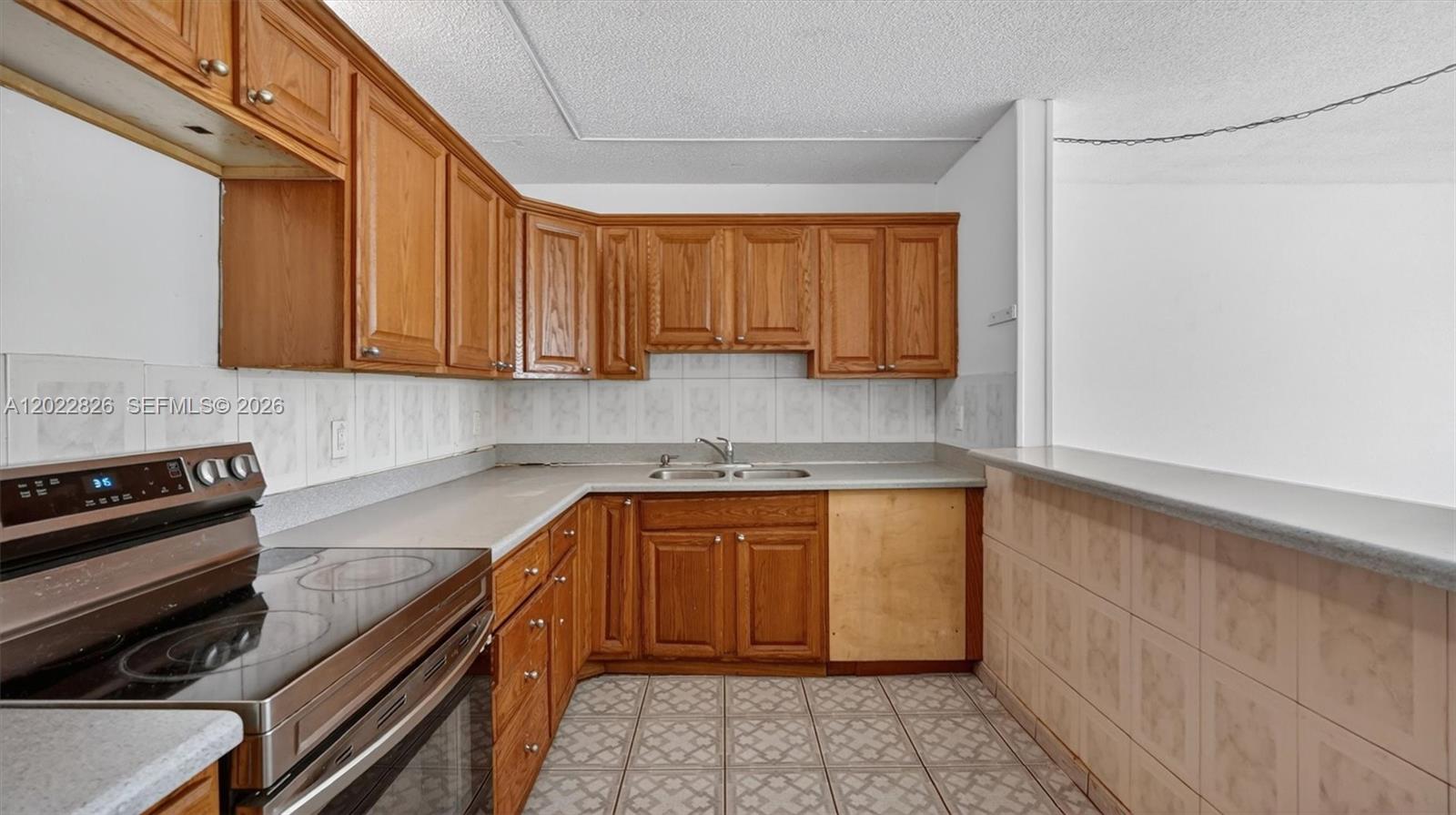 NARANJA LAKES CONDO NO 5 - Residential