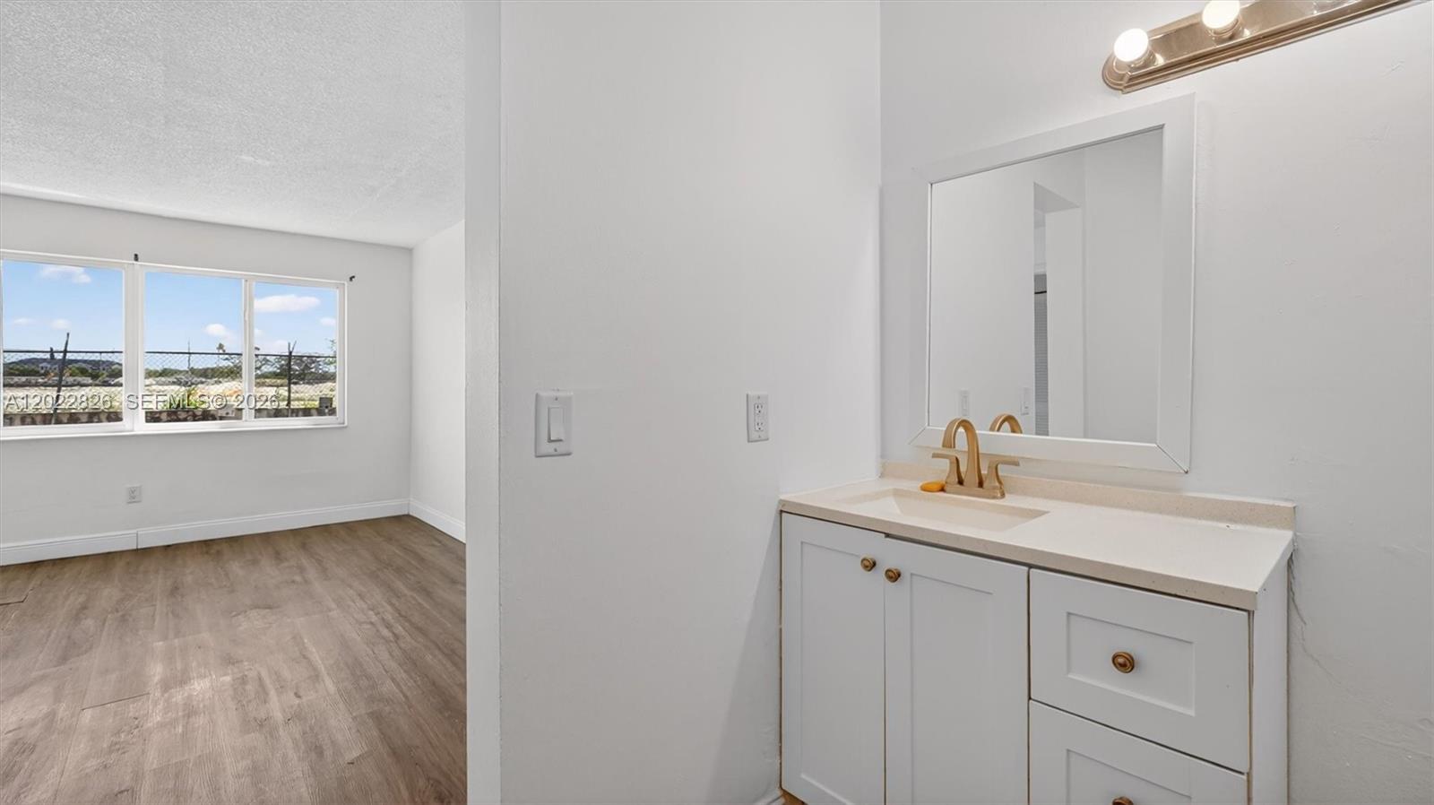 NARANJA LAKES CONDO NO 5 - Residential