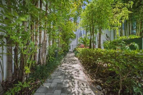 Tiny photo for 710 NE 3rd Ave, Fort Lauderdale, FL 33304 (MLS # A12042757)