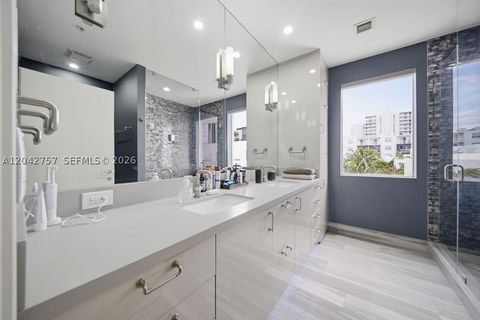 Tiny photo for 710 NE 3rd Ave, Fort Lauderdale, FL 33304 (MLS # A12042757)
