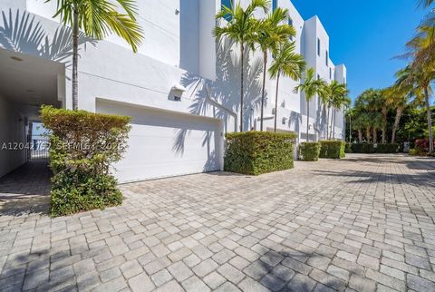 Tiny photo for 710 NE 3rd Ave, Fort Lauderdale, FL 33304 (MLS # A12042757)