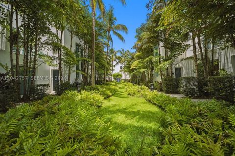 Tiny photo for 710 NE 3rd Ave, Fort Lauderdale, FL 33304 (MLS # A12042757)