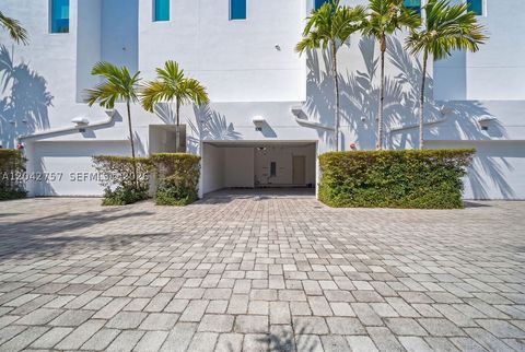 Tiny photo for 710 NE 3rd Ave, Fort Lauderdale, FL 33304 (MLS # A12042757)