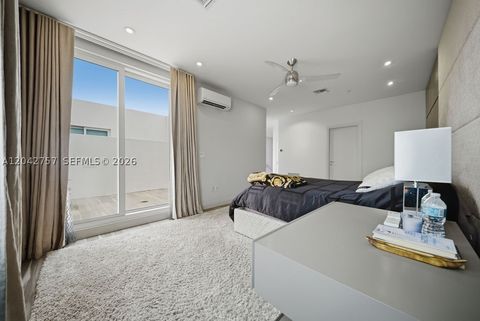 Tiny photo for 710 NE 3rd Ave, Fort Lauderdale, FL 33304 (MLS # A12042757)