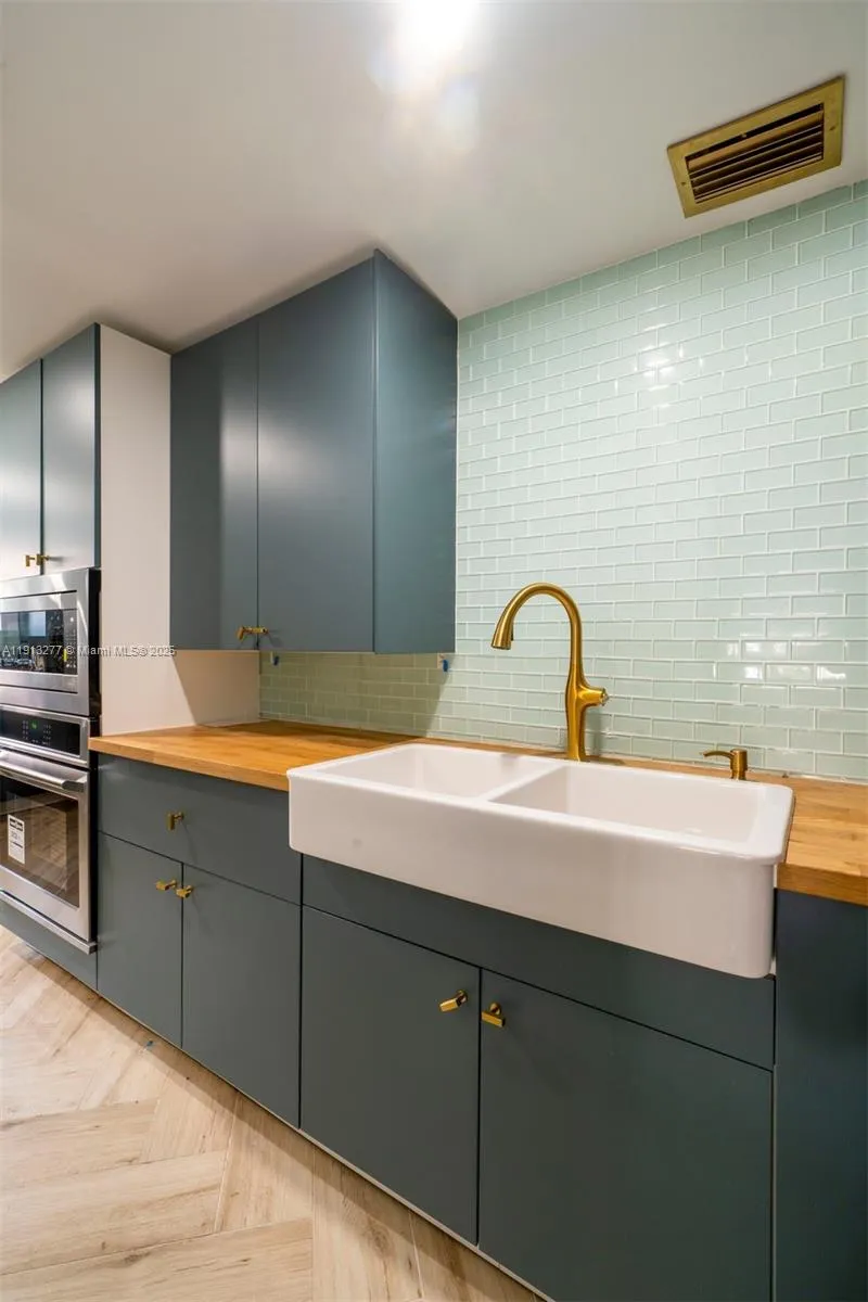 Miami Beach, Florida 33140, United States, 5 Bedrooms Bedrooms, ,5 BathroomsBathrooms,Residential,Active,243387