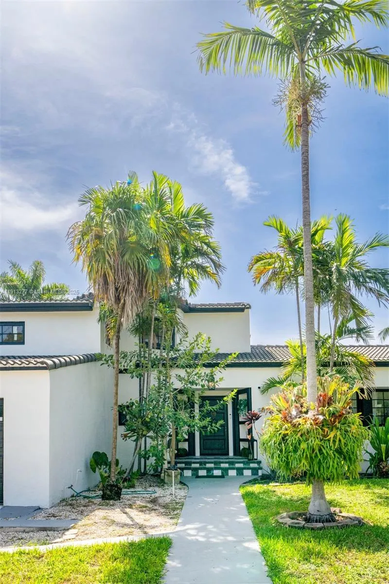 Miami Beach, Florida 33140, United States, 5 Bedrooms Bedrooms, ,5 BathroomsBathrooms,Residential,Active,243387