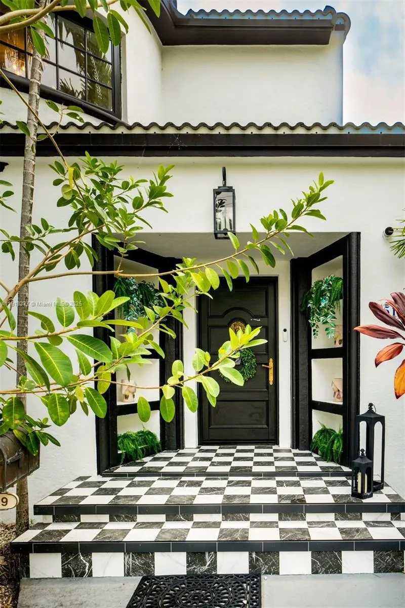 Miami Beach, Florida 33140, United States, 5 Bedrooms Bedrooms, ,5 BathroomsBathrooms,Residential,Active,243387