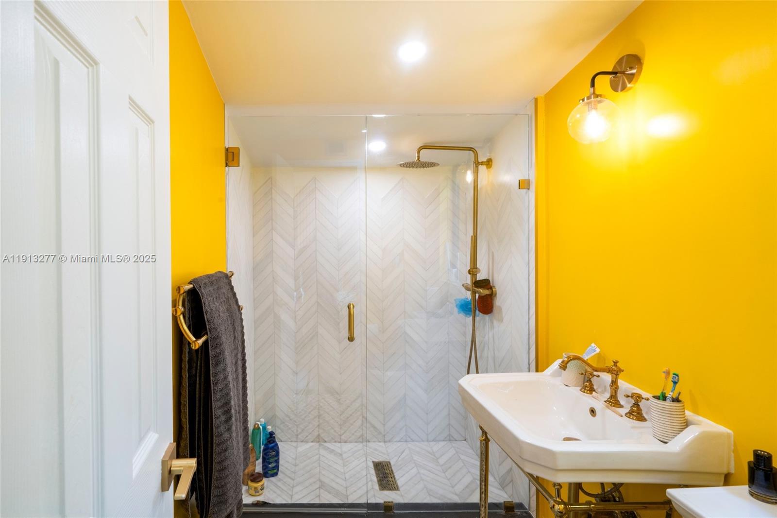 LAKE VIEW SUB - Residential Lease