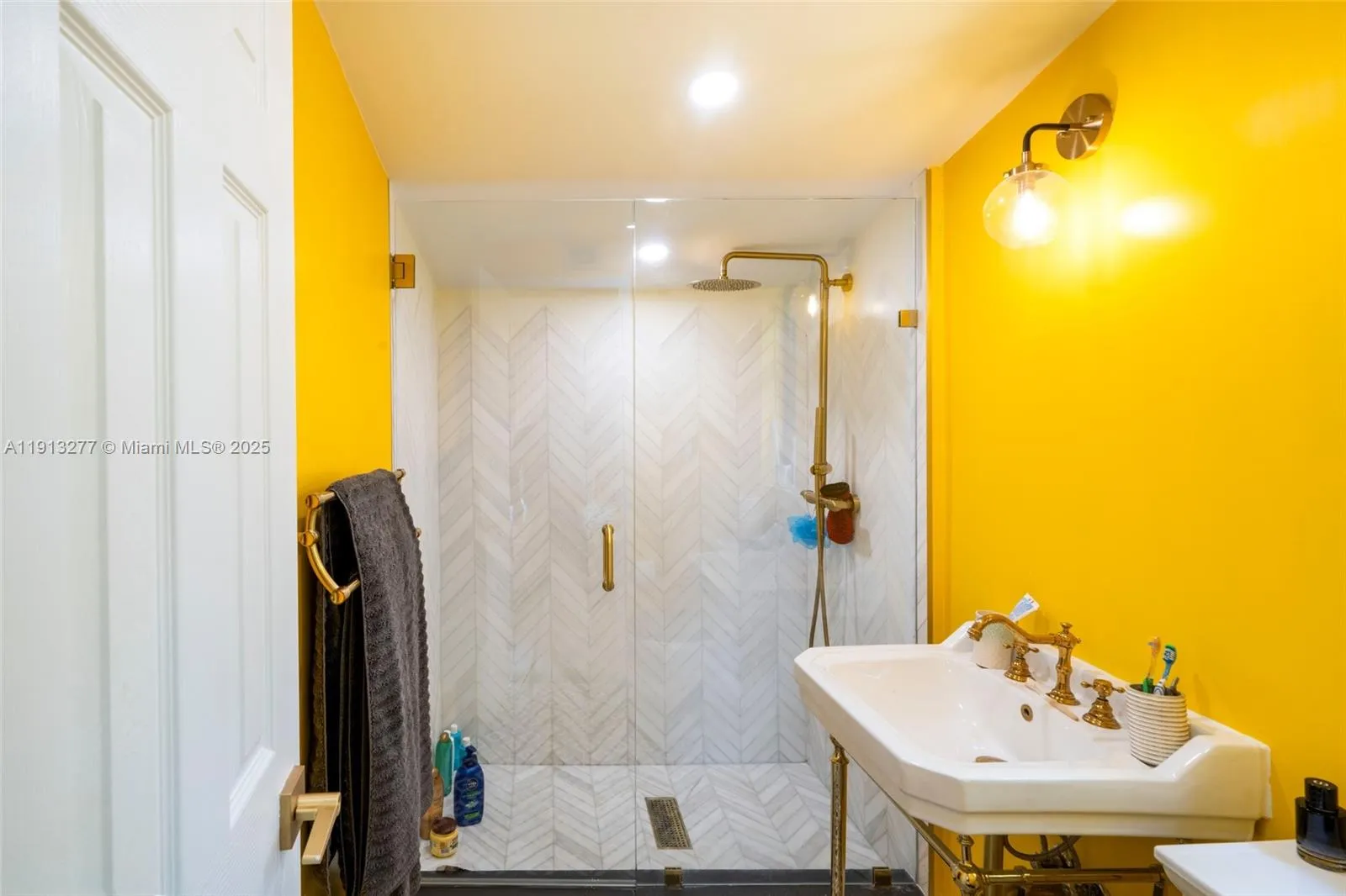 Miami Beach, Florida 33140, United States, 5 Bedrooms Bedrooms, ,5 BathroomsBathrooms,Residential,Active,243387