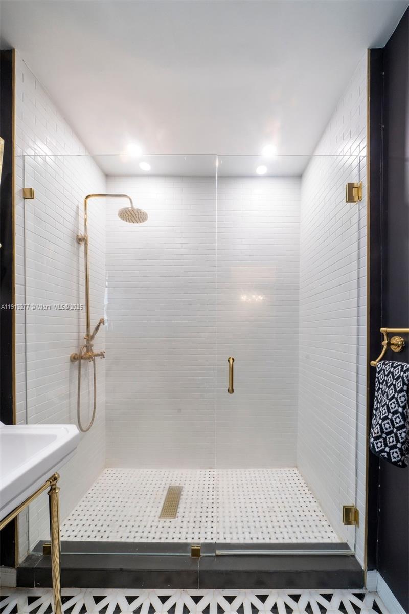 LAKE VIEW SUB - Residential Lease