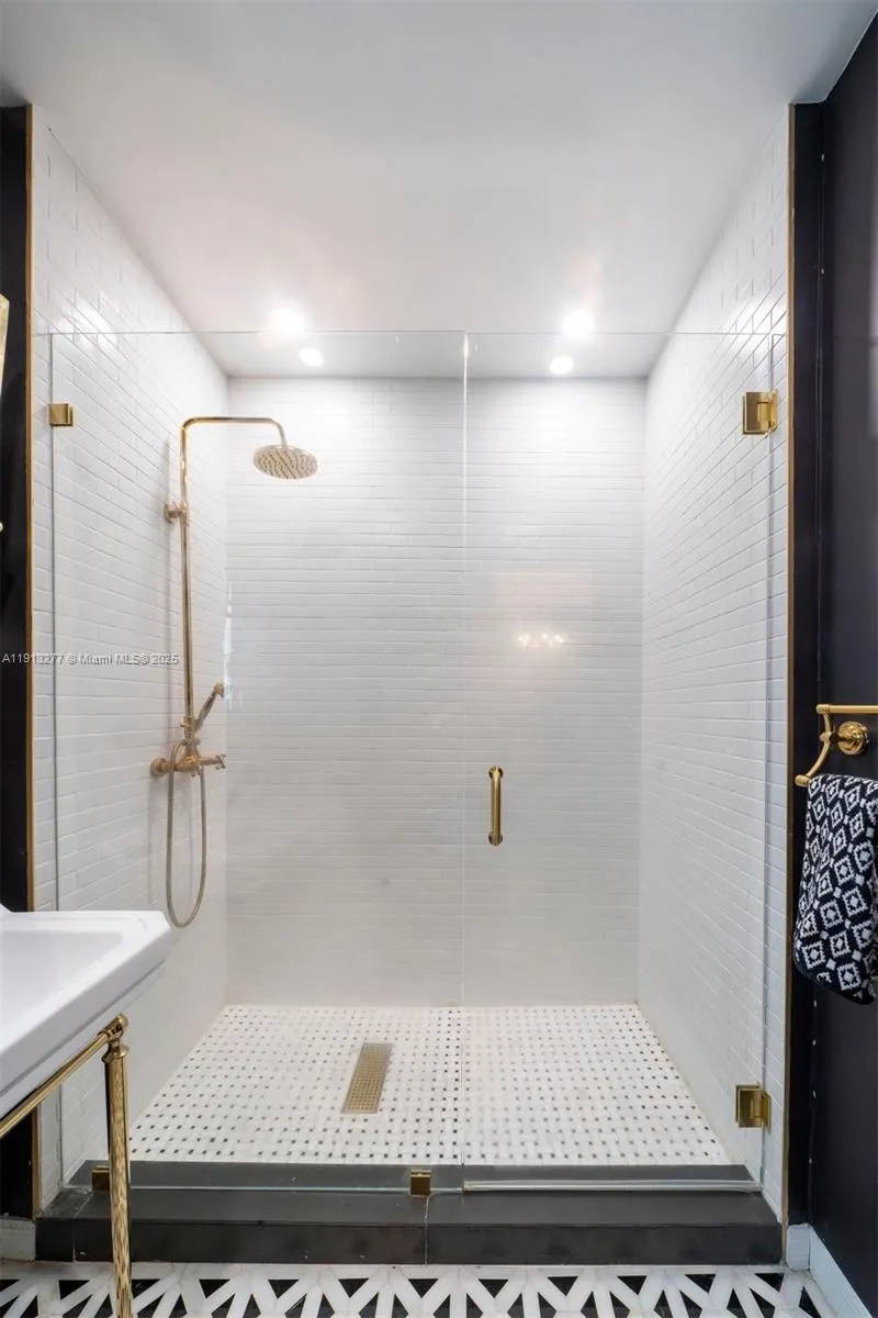 Miami Beach, Florida 33140, United States, 5 Bedrooms Bedrooms, ,5 BathroomsBathrooms,Residential,Active,243387