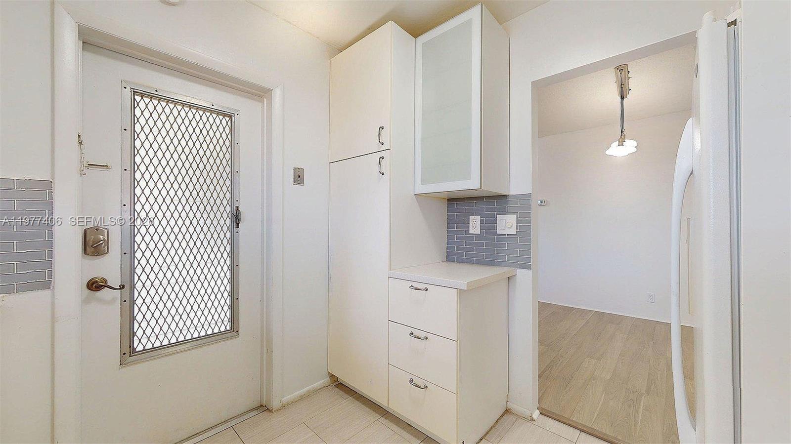 BEVERLY HILLS CONDO NUMBE - Residential