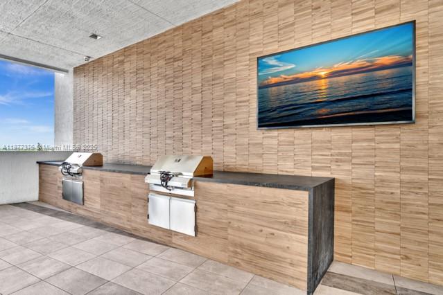 QUADRO CONDO - Residential