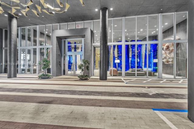 QUADRO CONDO - Residential