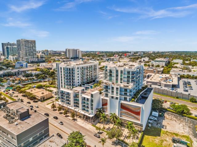 QUADRO CONDO - Residential